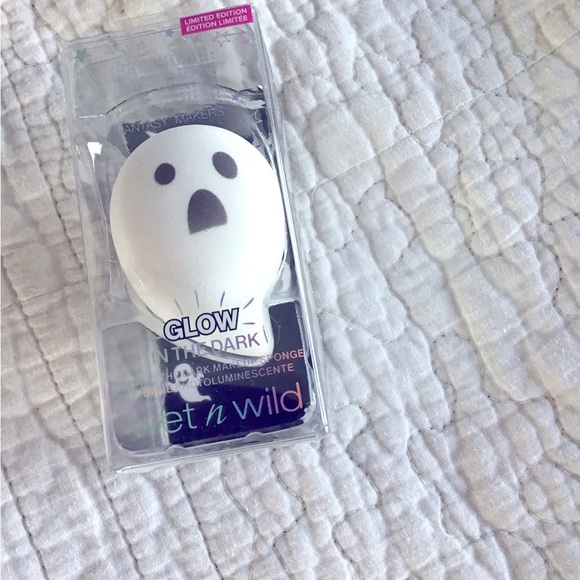 Wet n Wild Fantasy Makers Halloween Ghost Blender glow in the dark New in box - Picture 1 of 2